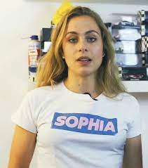She current weight is 55 kg. Sophia Florsch Wikipedia