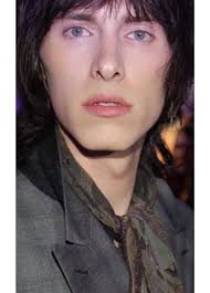 Singer Sebastian Yatra did this to a fan and even if he was criticized,  many were actually happy.