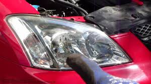 1a auto shows you how to repair, install, fix, change or replace the broken, damaged, cracked, faded, cloudy, or chipped headlights. How To Replace Headlamp Bulb Right Side Toyota Corolla Years 2001 To 2007 Youtube