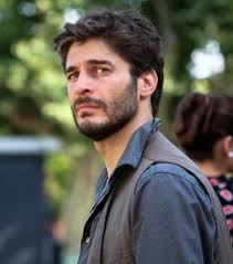 Lino guanciale nel mirino del gossip? Lino Guanciale Bacia La Nuova Fidanzata Foto Caffeina Magazine