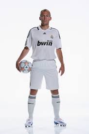 Our real madrid home kit product line features baby kits, women's jerseys, mini kits and boys' jerseys, making it possible to dress your entire family in the team's iconic look. Real Madrid Jersey 2008