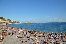 L'été, elle est vite bondée par les touristes. Opera Beach In Nice Alpes Maritimes France Plages Tv