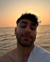 Cantando, viviendo y vibrando alto