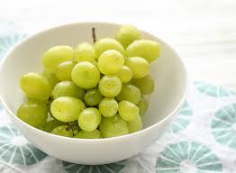 According to usda fooddata central, a single serving of both red and green varieties has 161 calories. What Happens To Your Body When You Eat Grapes Eat This Not That