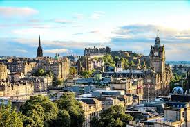 Escocia reanuda los viajes al extranjero y permite visitas, abrazos y visitas en casa. Escocia Mantiene La Cuarentena Para Los Viajeros Procedentes De Espana Economia