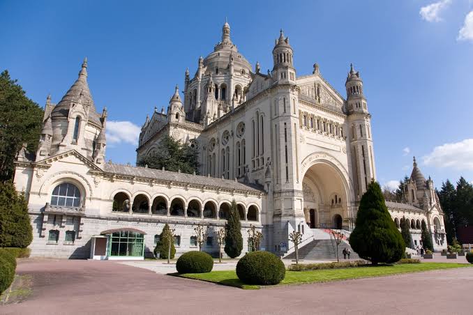 POITIERS / LISIEUX