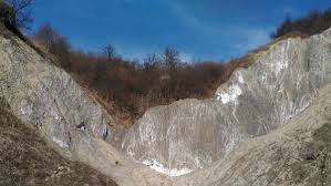 Începuturile exploatoatării sării se datează încă din perioada romană perioadă în care existau deja mine la sovata şi la praid activitate ce s a desfăşurat şi în evul mediu. M Bogdanbalaban Ro