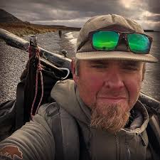 What's the best way to hunt the wisent and bears?