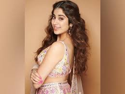 Janhvi kapoor became a thing even before she signed her first film. Gunjan Saxena Actress Janhvi Kapoor Sets Festive Goals In Her Floral Lehenga Boldsky Com