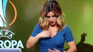 La cadena bein sports comenzó a emitir en estados unidos el 15 de agosto de 2012, a través de sus dos canales: El Accidente De La Presentadora De Bein Sports Que Termino Con El Boligrafo En Su Escote