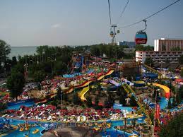 Just look for the 'free cancellation' message during your hotel search. Mamaia