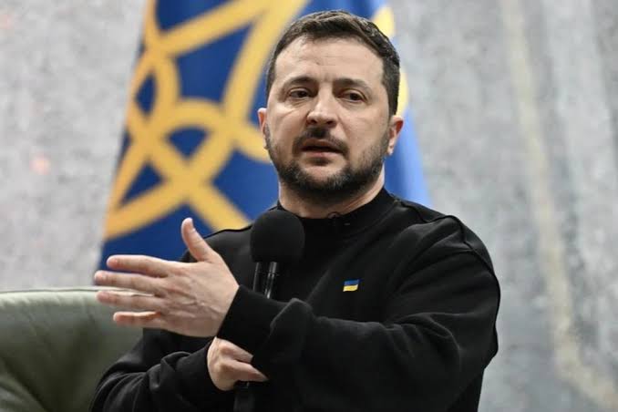Ông Zelensky: Nga đang tập hợp thêm quân gần biên giới Ukraine | Báo Dân trí