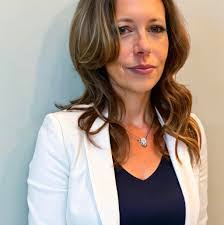 Lisa Howle's Instagram, Twitter & Facebook