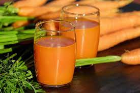Masukan potongan nanas ke dalam blender dan beri. Resep Jus Wortel Nanas Untuk Menghambat Degenerasi Sel Mata