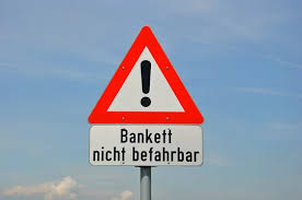 Dass das überholen im überholverbot gemäß der verkehrsregeln nicht erlaubt ist, sollte jedem besitzer eines führerscheins bewusst sein. 14 Beste Uberholen Verboten Bilder Stock Fotos Vektorgrafiken Adobe Stock