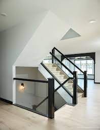 Railing Modern Style Is Achieved Through Bringing Together Dadoed Glass Panels Mission Posts And Hampto In 2021 Stair Railing Design Home Stairs Design Stairs Design