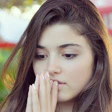 قصص واقعية ١٨ شهوة ممنوعه بدأت قصتي لما حبيت ابن عمتي كان يدرس عنا بالضفه وعمتي كانت بامريكا سكن عنا ببيتنا وحبينا بعض وطلب يتزوجني وأهلي وافقو اتفقو ع كل