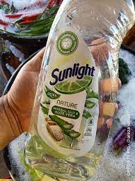 Berbagai produk pun bermunculan, misalnya sunlight yang terkenal sebagai sabun cuci piring paling efektif. Minah Travel Basuh Sayur Dengan Sabun Baru Minah Tau Facebook