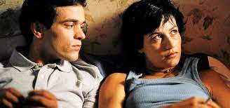 Xavier, venticinquenne studente parigino, per ottenere un posto al ministero delle finanze decide. L Appartamento Spagnolo Guarda Streaming Online