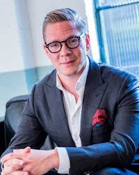 1 han efterträddes på ordförandeposten av marie nilsson. Anders Sorman Nilsson Thinking Heads