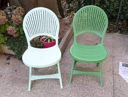 chaises de salon de jardin repeintes recup diy poncer legerement bien nettoyer a l alcool menager avant de peindr chaise de jardin recup idee de decoration