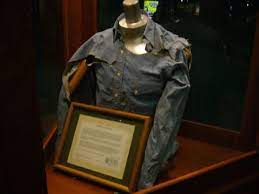 The shirt alone was purchased for $75,000. Travels The Jetboat Adventurer S World Of Little Things Bonnie N Clyde Bonnie And Clyde Photos Bonnie Clyde