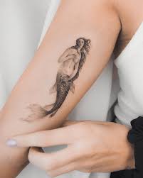 I've been tattooing for 4 years in new york city. Botticelli S Birth Of Venus Mermaid Ified By Me Ghinko Ghinkos Of Blindreason Tattoo In New York City Fineline Tattoo Questions Ama Tattoo Lover Family