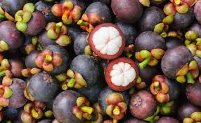 Hortaliza de color morado cuya pulpa es blanca. Las Frutas Mas Extranas Que Se Pueden Encontrar Ahora En Malaga Diario Sur
