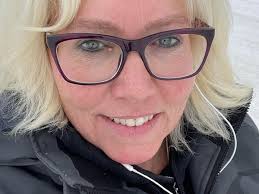 Lynette Nicholson's Instagram, Twitter & Facebook