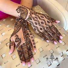 27 Half Hand Mehndi Designs For Brides Bridesmaids That Are Simply Whoa In 2020 Modern Mehndi Designs Hand Mehndi Legs Mehndi Design