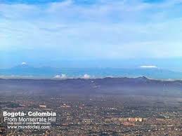 Vista Desde El Cerro De Monserrate En Bogota Por Estos Dias De Verano A La Izquierda El Volcan Nevado Del Tol Bogota Colombia Parques Nacionales Colombia