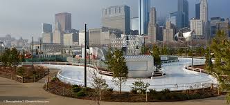 We had to wait a good 15 minutes before we were let in to building to get rentals. Maggie Daley Park And Fieldhouse Primera