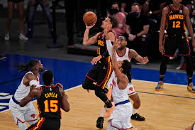 Trae young a poursuivi son travail de démolition dans un gain de 128 à 124 des hawks contre les 76ers, dimanche. A Wrenching Knicks Loss But An Electric Night At The Garden The New York Times