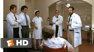 Malcolm sayer, insan ilişkileri çok zayıf olan ve hayatı boyunca labaratuvarlarda bilimsel araştırmalar yapan bir doktordur. Awakenings 1990 The Will Of The Ball Scene 1 10 Movieclips Youtube