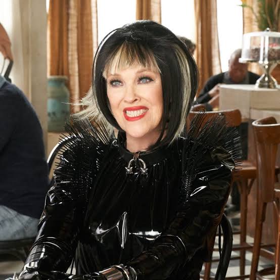 What am I going to watch after Schitt's Creek? — That's Not My Age