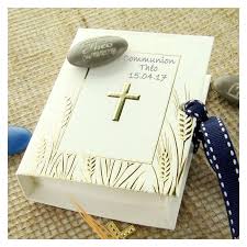 Idée déco pour fermer cette chemise : 10 Boite Dragees Communion Livre Bible Contenant Fille Ou Garcon