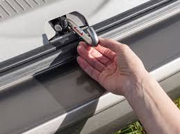 Air Safe Ventilatiehaak Achterklep Met Dichttrekhulp Achterklep Volkswagenshop Be Garage Van Hoe Camper Interieur Camper Ideeen Volkswagen
