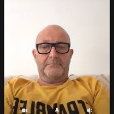 Hello, I'm hoping somebody can help? Does anybody with a MPH speedometer  (must be MPH or be able to switch between MPH and KMH) have a picture of  the internal circuit board