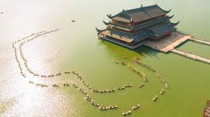 Công điện nêu rõ, kể từ 18h ngày 29/4/2021, tạm thời đóng cửa và dừng đón khách tại khu du lịch dừng các lễ hội, hoạt động, sự kiện tập trung đông người, các hội nghị không cần thiết đến khi có thông báo mới. Chua Tam Chuc Ha Nam Kham Pha Ngoi Chua Lá»›n Nháº¥t Viá»‡t Nam 2021