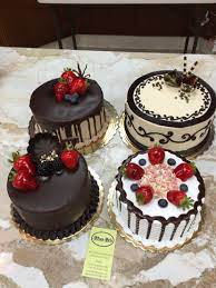 Konverter gambar online gratis ini memungkinkan anda untuk mengkonversi gambar anda ke gambar lain tanpa biaya tambahan atau biaya tersembunyi. Cakes For All Occasions Chocolate Cake Decoration Cake Decorating Dessert Decoration