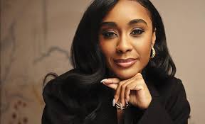 YVETTE BUCKNER X NEW MAJORITY NYC X INHERBEAUTY When you leave it to a  woman, it always gets done! @soulplaynyc First slide.... capturing that  glam and glow in the natural sun light.