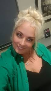 Karen Hyland's Instagram, Twitter & Facebook