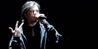 Stromaé et maître gims ont dû s'effacer face au boss qui a vu sa chanson 20 ans consacrée par le public. Victoires De La Musique 2018 Orelsan Le Conquerant Le Point