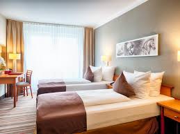 Benefit from the free hotel airport shuttle service (on request during limited hours) which brings its guests to the hamburg airport. Shuttel Bus Zum Airport Leonardo Hotel Hamburg Airport Hamburg Guide