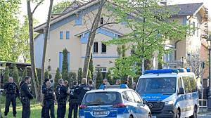 Maybe you would like to learn more about one of these? Remmo Clan Berlin Gehort Jetzt Die Villa Von Chef Issa Regional Bild De