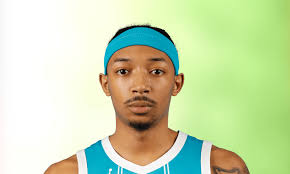 Hornets keeping Nick Smith