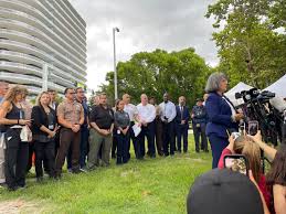Video shows the moment a miami tower collapses. Thifggwa1sej0m