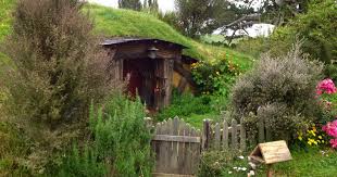 Saat liburan nanti, jangan lupa untuk mengajak keluarga datang ke sini ya. Rute Menuju Likasi Dan Harga Tiket Masuk Rumah Hobbit Bandung