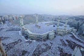 Hari raya ini diperingati setiap tanggal 10 tisyri dan kepentingannya disejajarkan dengan sabat, bahkan disebut juga sabat dari segala sabat. Mekah Sambut Hari Raya Aidilfitri Serba Ringkas Hari Ini Di Masjidil Haram Remaja