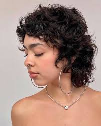 Curly hair cut specialist needed in January?